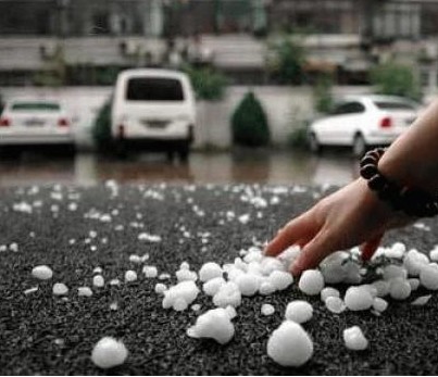 杭州下葡萄大冰雹就像 硅胶冰球制作冰球大小 气温立即下降了7.0℃ 