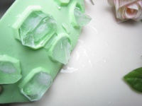 苏州家居礼品公司订购钻石形硅胶冰格 汉川积极备货春节前交货