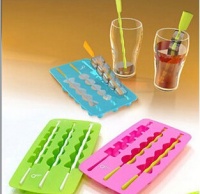 佛山硅胶冰格80%都是以塑料结合硅胶材料,价格相当于江浙价格