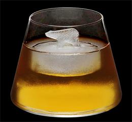 喜笑颜开,极地北极熊硅胶冰格简单实用,带来一整天的好心情.