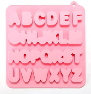 上海客户订购字母硅胶冰格,样品费上与汉川达成一致.