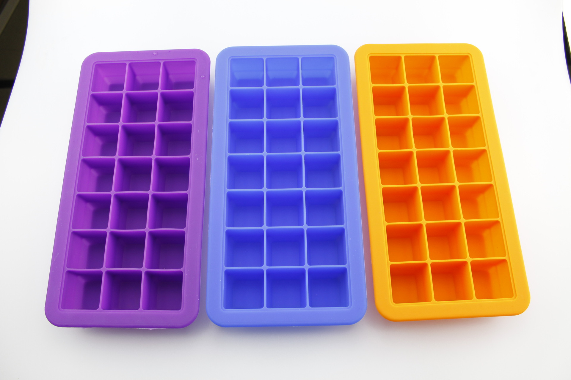 21格带盖硅胶冰格制冰盒